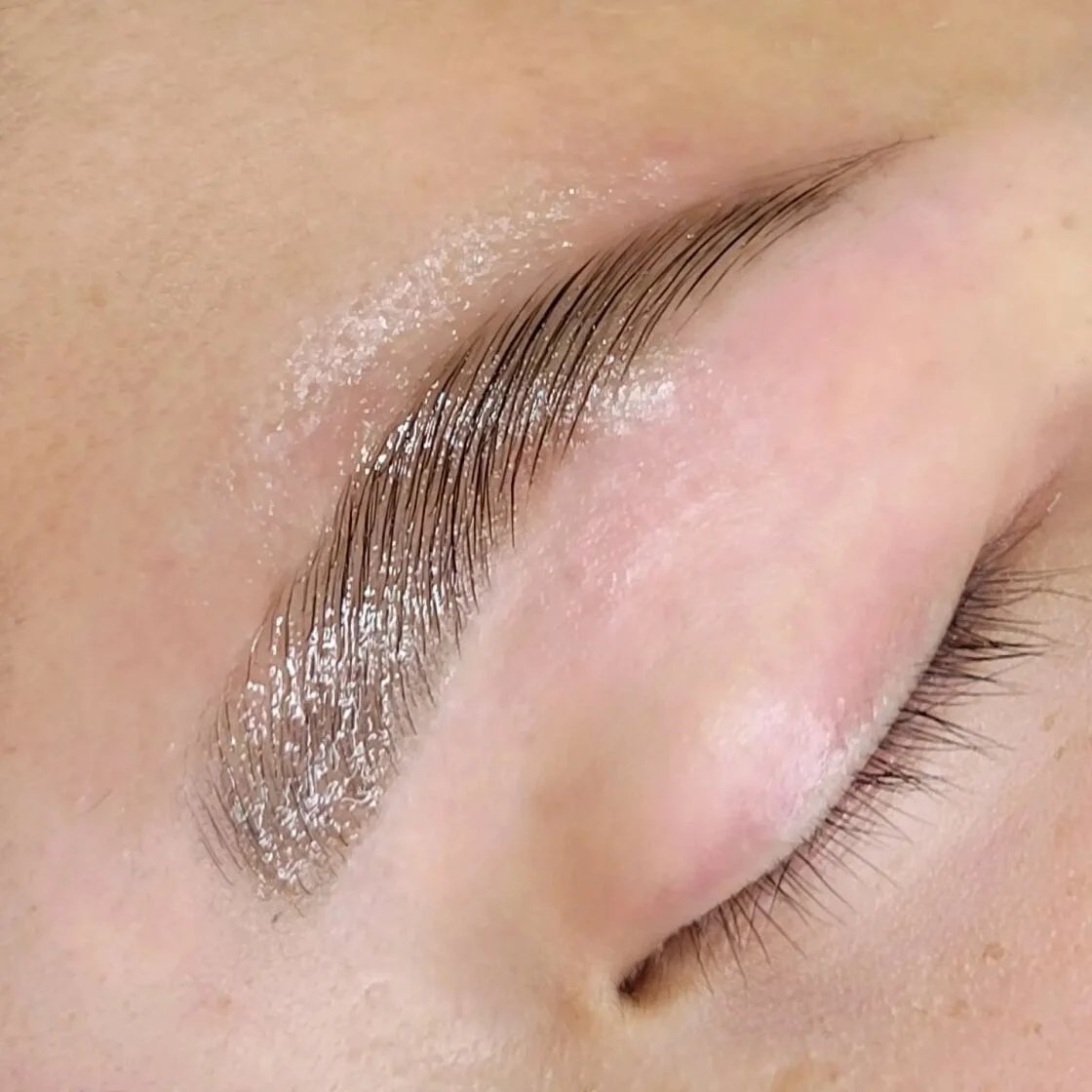 Laminated, fluffy brows