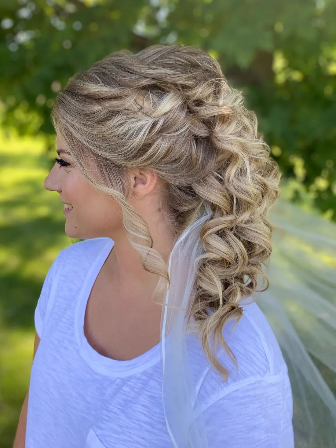 Bridal half-up blonde curls with veil